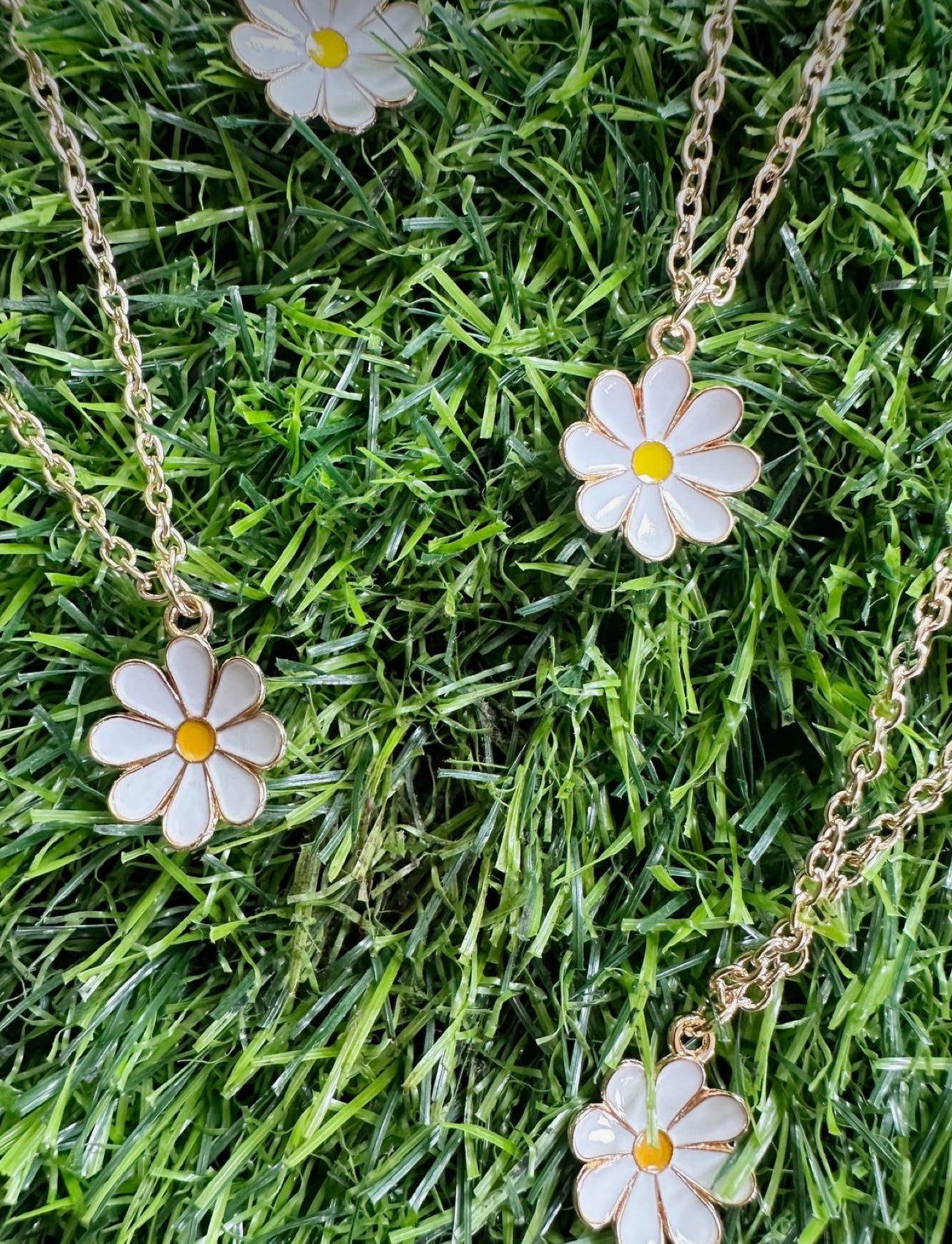 Daisy enamel necklaces party bag fillers