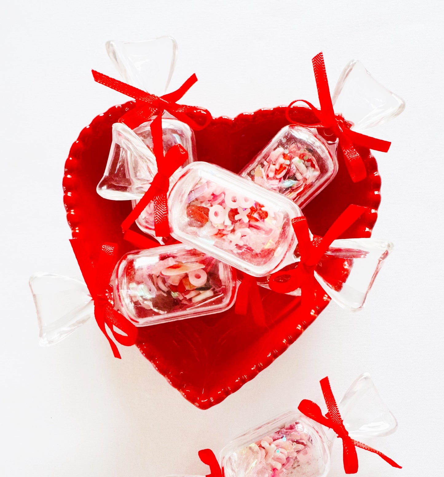 Valentines confetti glitter in sweet shaped pots