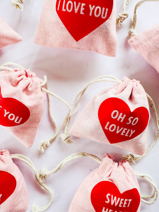 Sweet heart motif mini gift bags