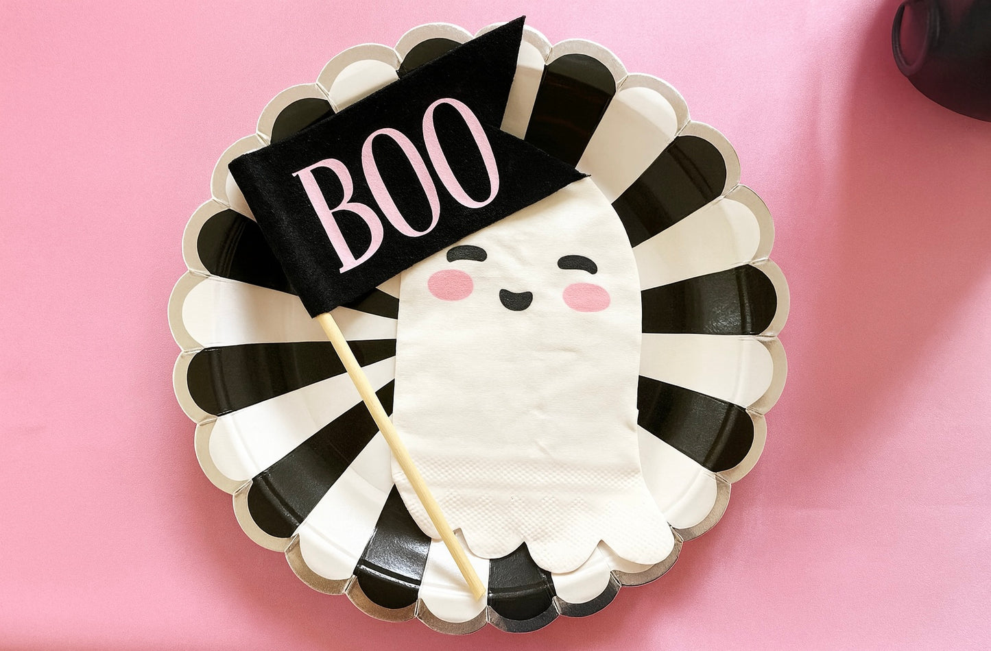 Ghost-themed paper plate with 'BOO' sign on a pink background