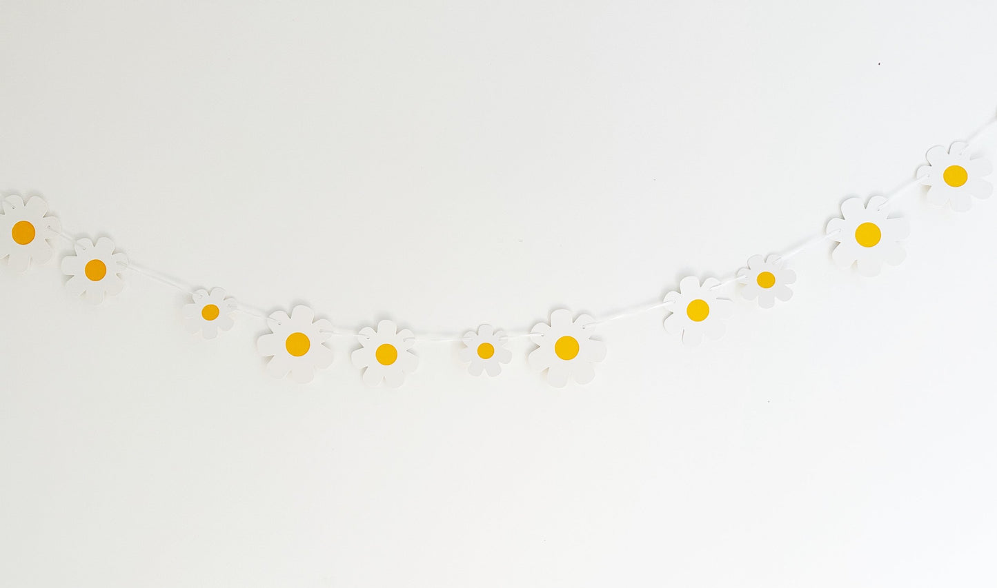 Daisy shaped garland